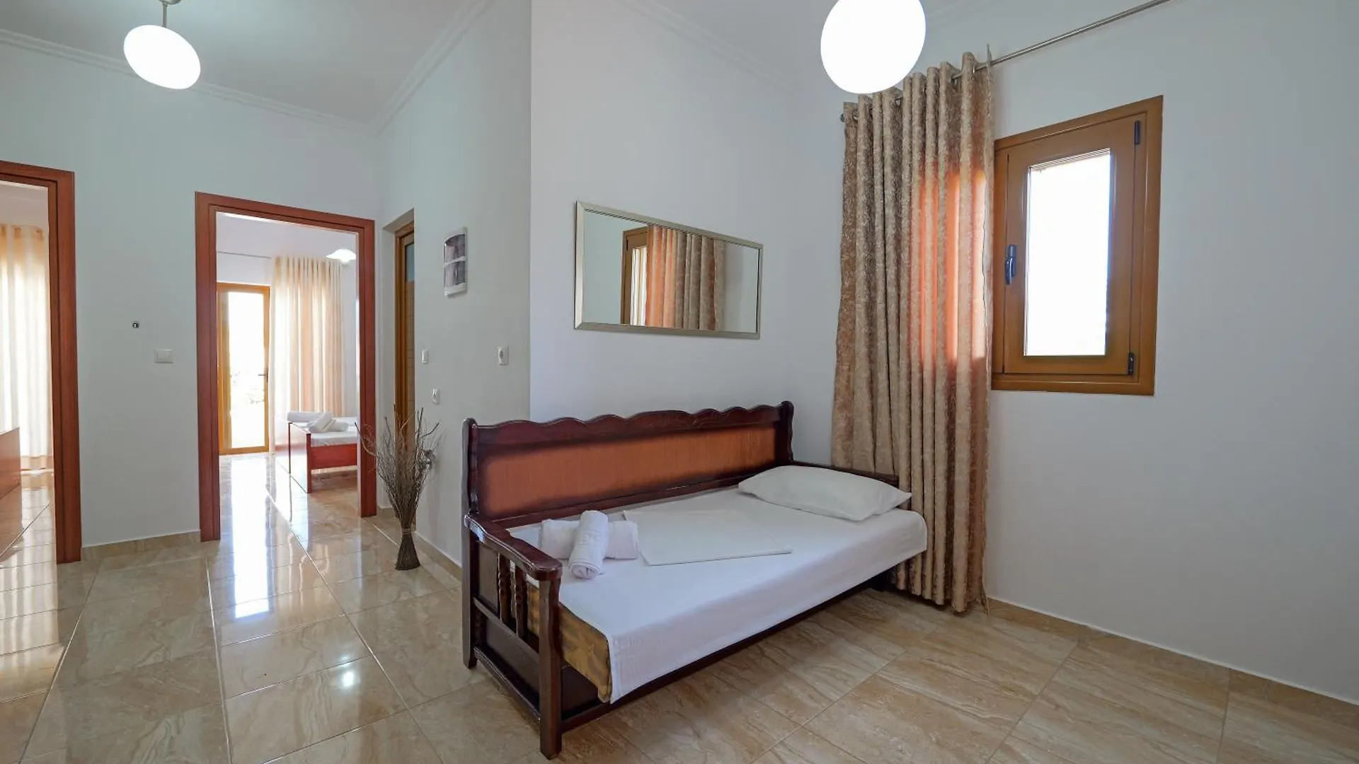 Guesthouse Moonlight Downtown Ksamil