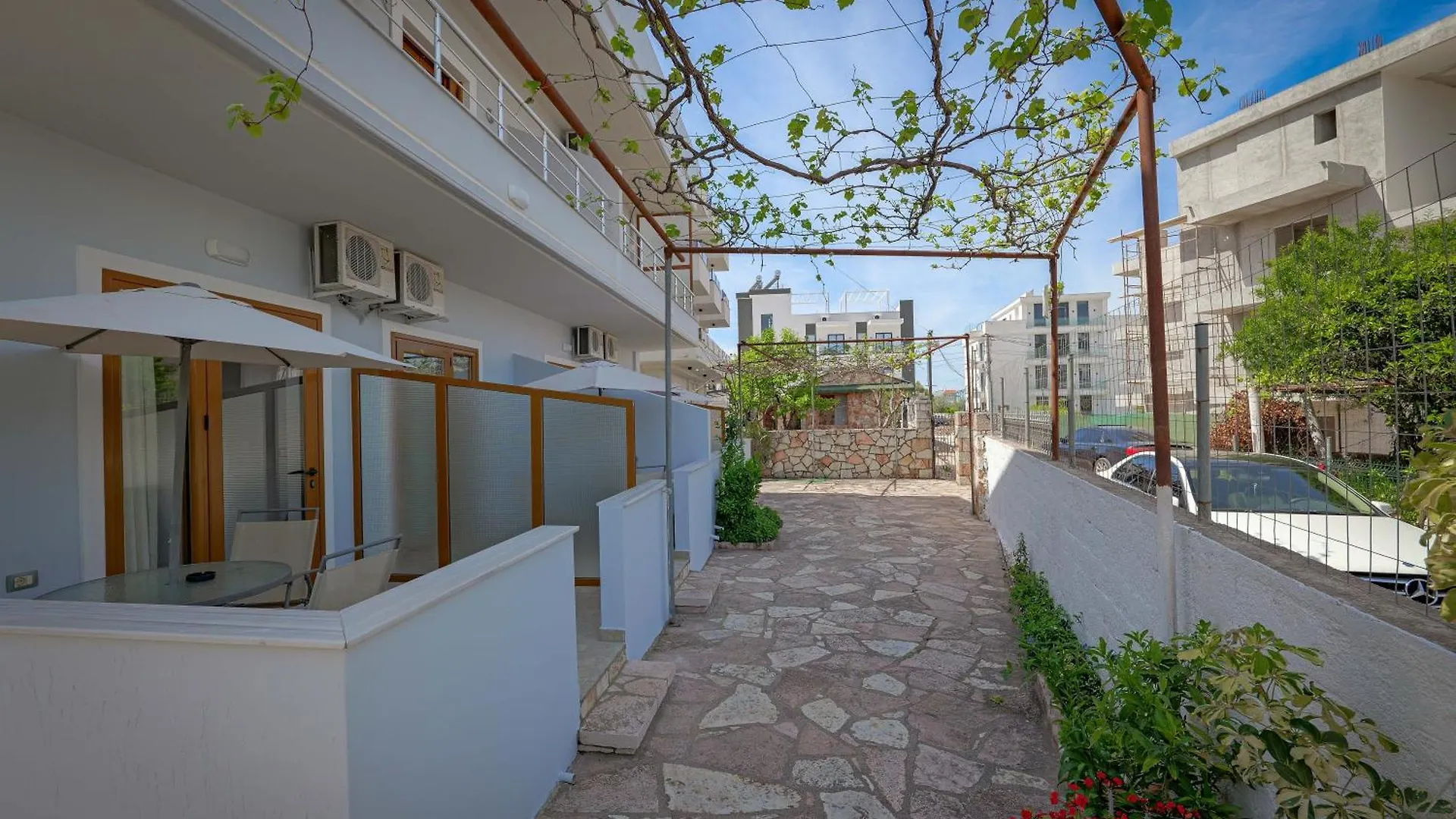 Apartment Guesthouse Moonlight Downtown Ksamil Albania