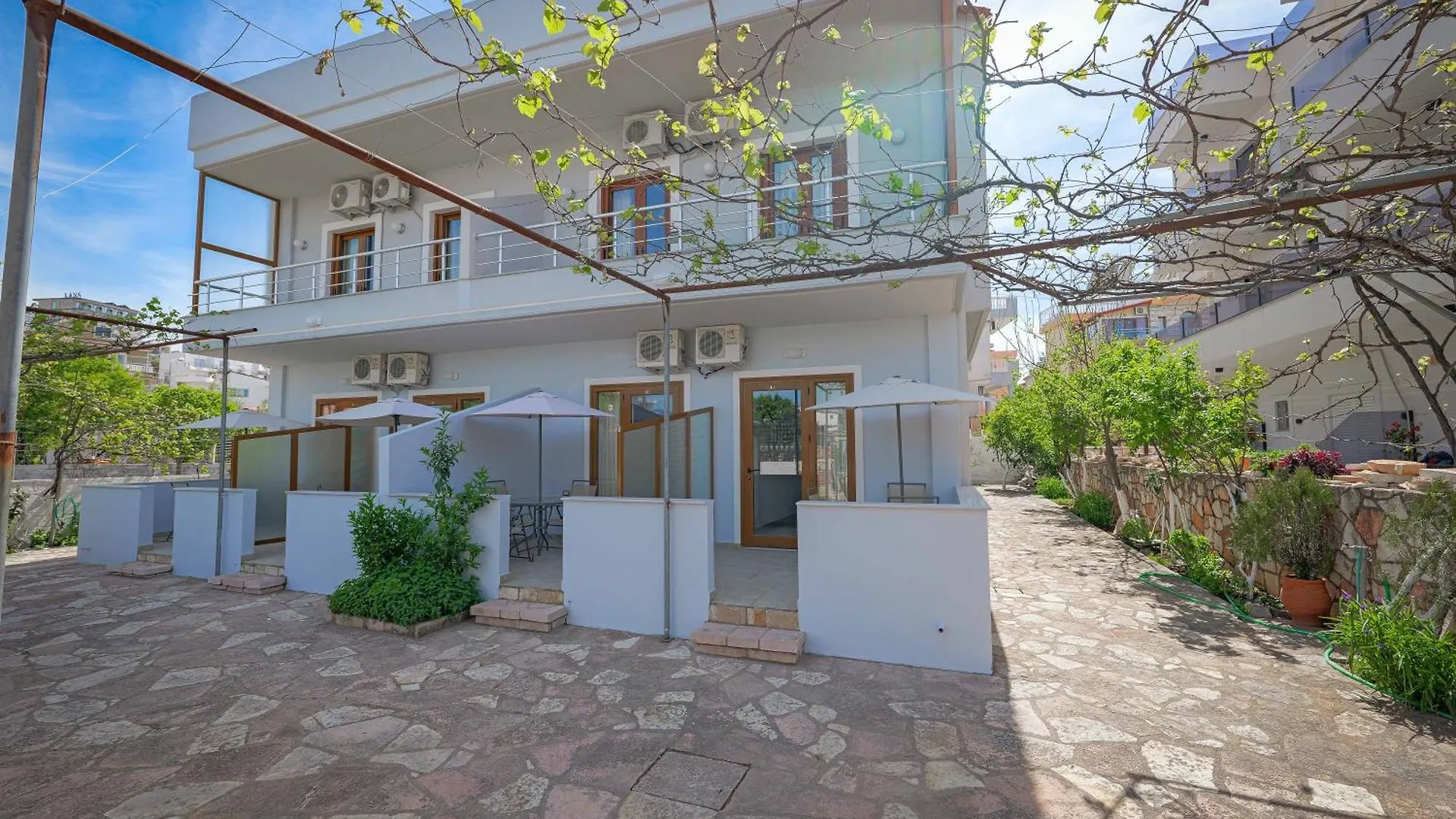 Apartment Guesthouse Moonlight Downtown Ksamil